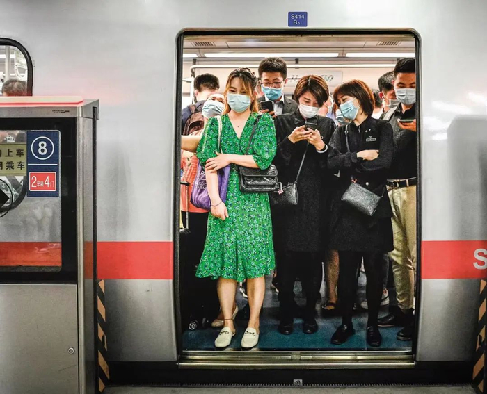 中国中等收入群体比重在逐渐提高，但仍是偏低。图/法新