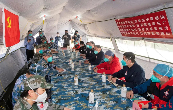 9日，福建援沪医疗队与军队援沪医疗队进行交接，正式接管上海世博展览馆方舱医院。