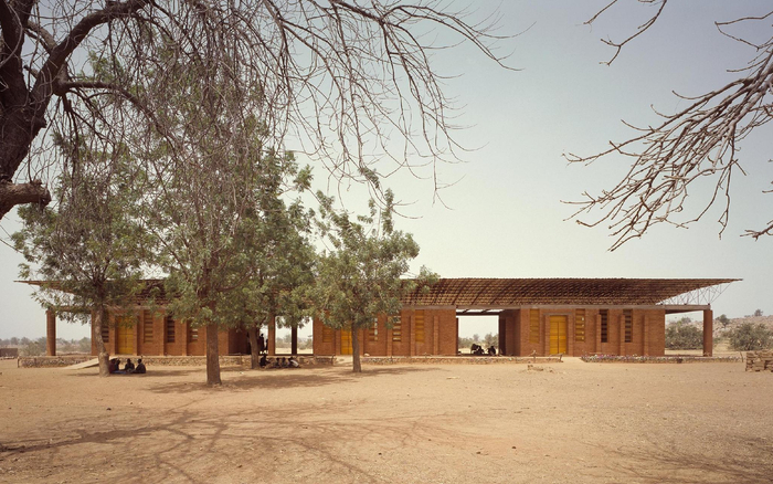 凯雷在甘多村设计的学校，运用独特的设计，改善了炎热的教室环境。受访者供图
