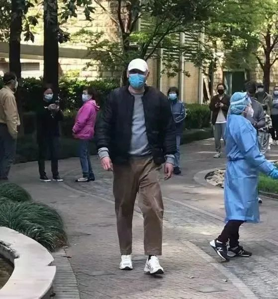 图 / 马胜烨在社区工作中。爱满海悦微信公众号截图