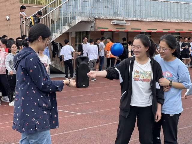江苏省南通中学高三年级"快乐减压,笑迎高考"