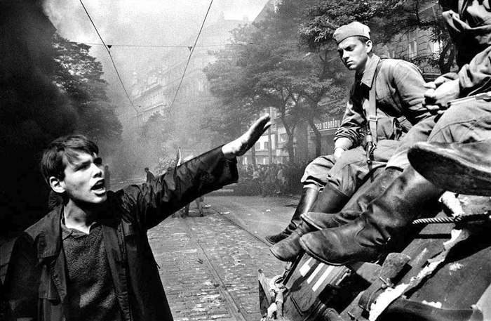 摄影黑皮书N-3《布拉格68》封面作品。©约瑟夫·寇德卡