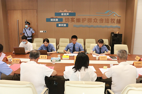 　　对拟不起诉案件进行简易公开听证