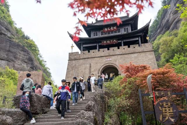天下峥嵘·天险蜀道 | 踏蜀道,访剑山,带你在剑门关里穿越古今|金牛道|剑门蜀道|蜀地|姜维|长安_新浪新闻