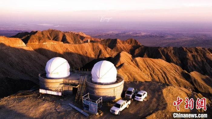 图为冷湖赛什腾山天文台址日落。　洪文瀚 摄