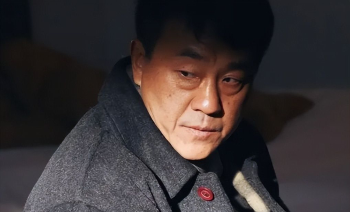 演员何冰:娶初中同桌做老婆,结婚24年无绯闻