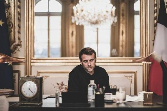 莫娃索尼耶发布到Instagram上的马克龙的照片