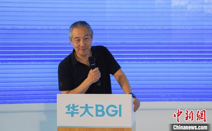 华大集团董事长、联合创始人汪建现场致辞。　深圳华大生命科学研究院  供图
