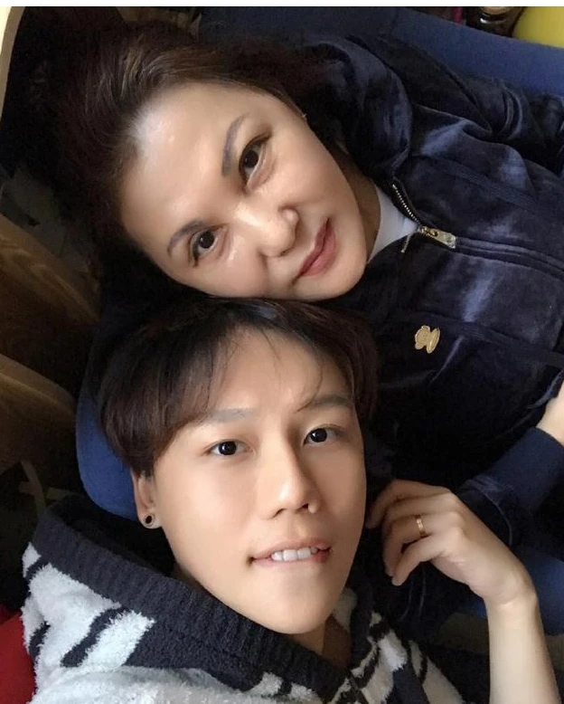 刘维妈妈因癌症去世,孝子刘维发文悼念,透露妈妈是在他怀中离去|刘晏辰|母亲|儿子|动态|病情_新浪娱乐_新浪新闻
