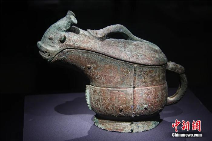 安阳殷墟妇好墓出土的青铜器——圆足铜觥。中新社发 张庆民 摄