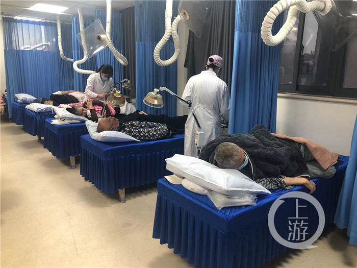 △中医康复科，病人以中老年患者为主。