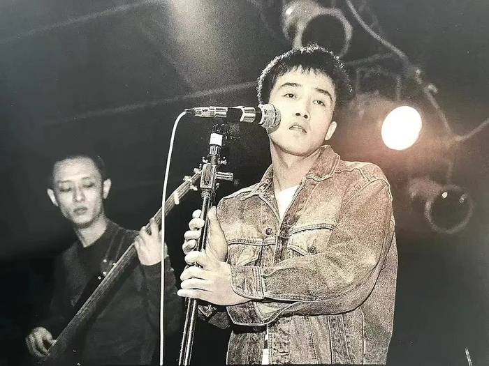 张楚“新游记”首秀:从都市到“鱼塘”,种花种树种思想 | 专访|蚂蚁蚂蚁|音乐|摇滚|综艺|时代_新浪娱乐_新浪新闻