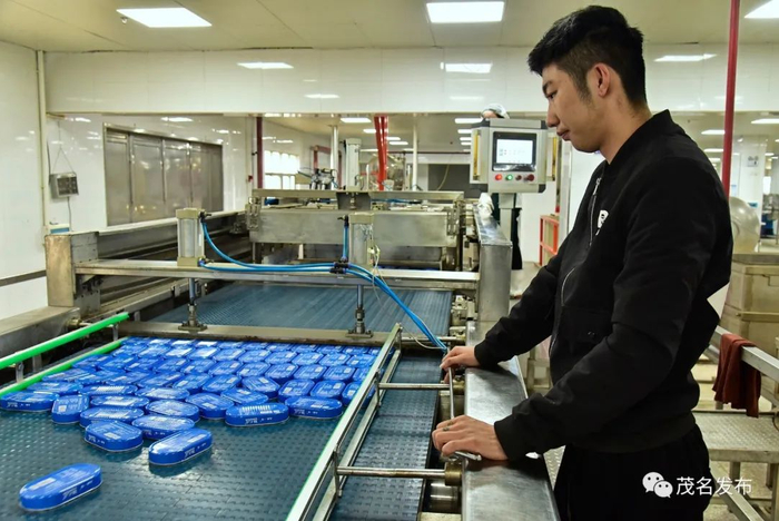 电白海产品罐头车间