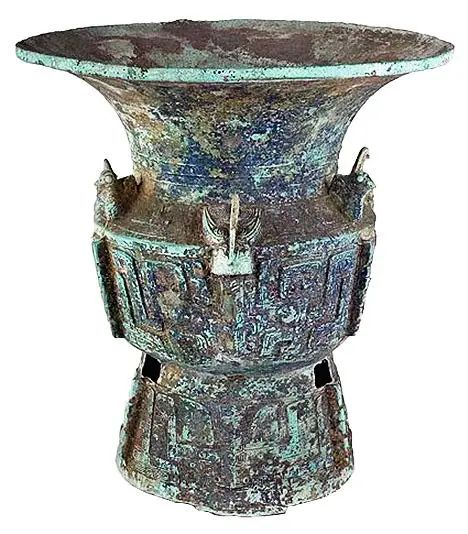 湖南费家河出土的商代青铜尊