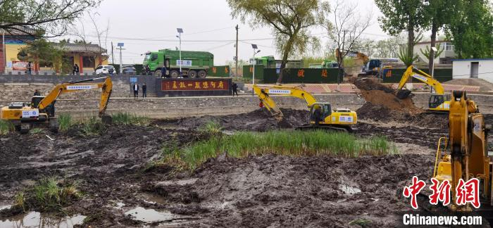 一亩泉生态修复施工现场。　徐巧明 摄