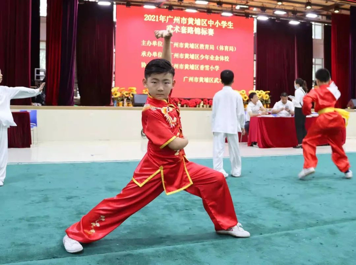 广州开发区二小学生参加黄埔区中小学生武术套路锦标赛