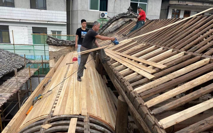 松阳手艺人修老屋现场。受访者供图