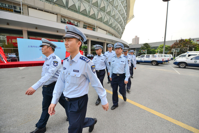 这几类公务员上班要穿制服,入职免费发放,一年四季不重样|外套|税务|法官|岗位|执法_新浪新闻