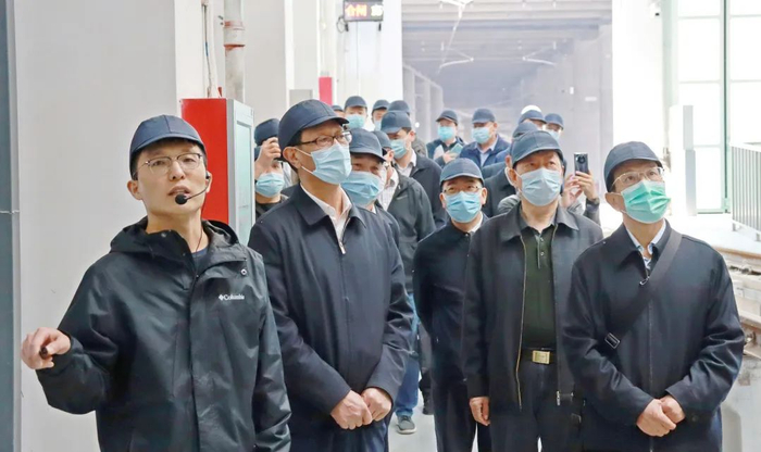 中国工程院院士卢春房带队参观指导铁科院城轨综合检测车