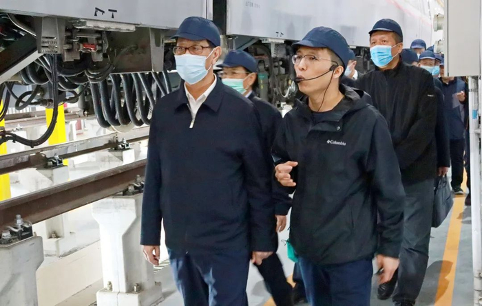 中国工程院院士卢春房带队参观指导铁科院城轨综合检测车