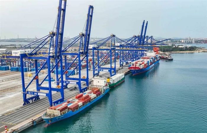 俯瞰洋浦国际集装箱码头小铲滩港区。