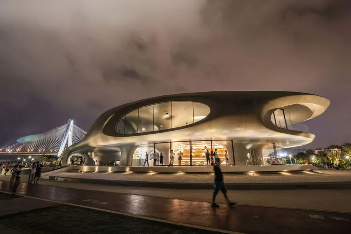 ↑4月16日拍摄的海口云洞图书馆外景。新华社记者 张丽芸 摄影报道