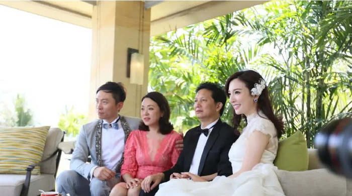 王励勤前女友为女儿庆生,三年嫁两任富豪老公,今一家三口晒幸福