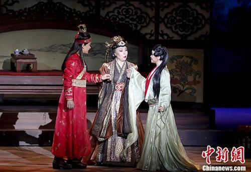 资料图：图为歌剧《红楼梦》彩排现场。 中新社记者 杜洋 摄