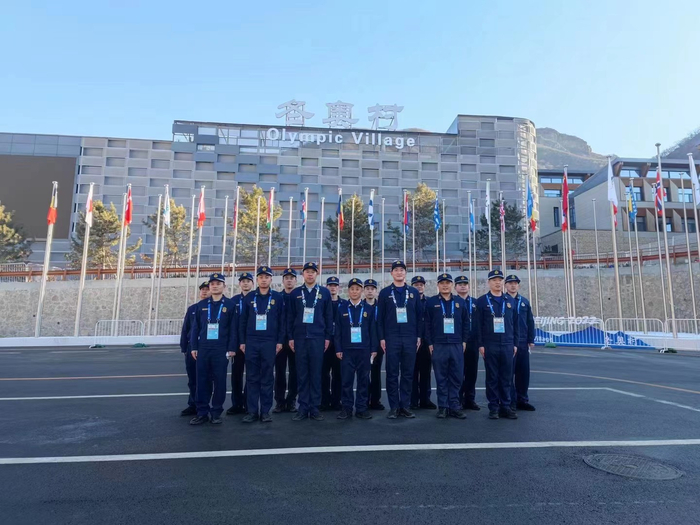 ▲延庆冬奥村（冬残奥村）消防团队合影。  受访者供图