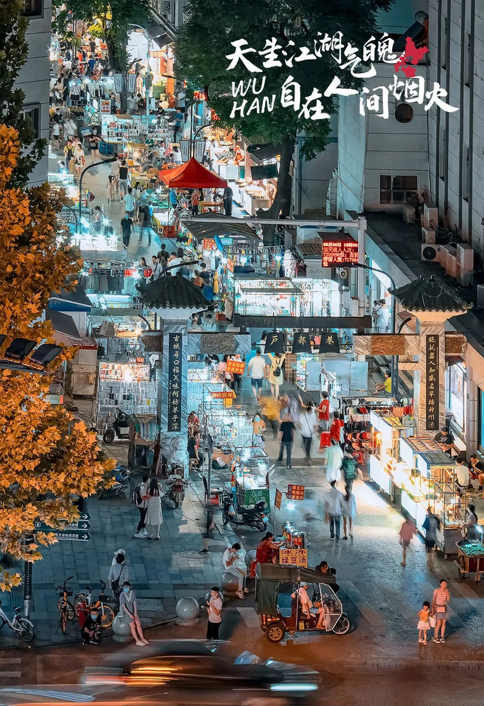 繁华里藏着许多值得探索的老旧巷弄和文艺小店。/《户部巷夜色》樊辉 摄