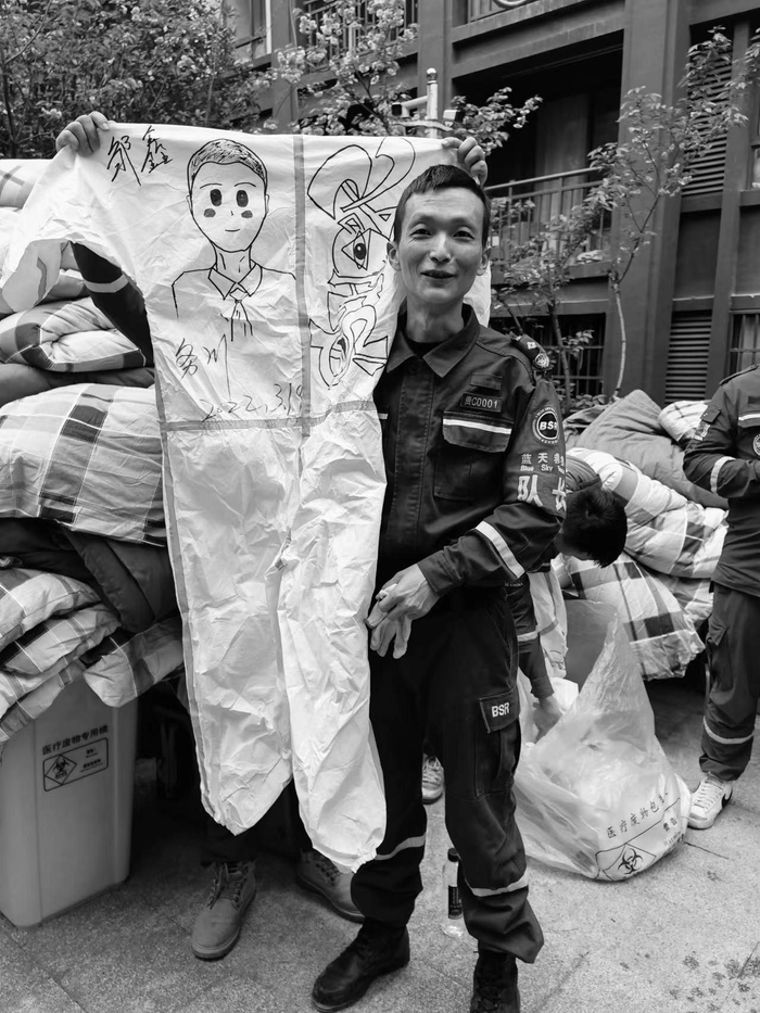 邹鑫生前执行任务时的照片。受访者供图