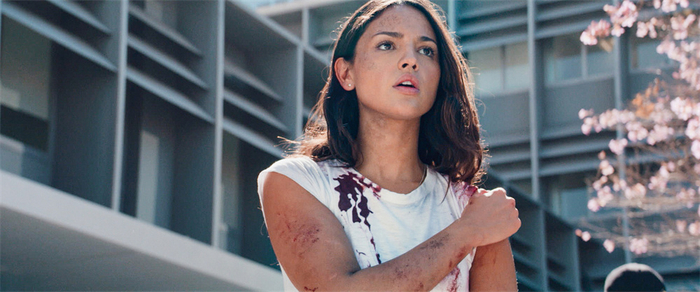 艾莎·冈萨雷斯饰演急救专家卡姆