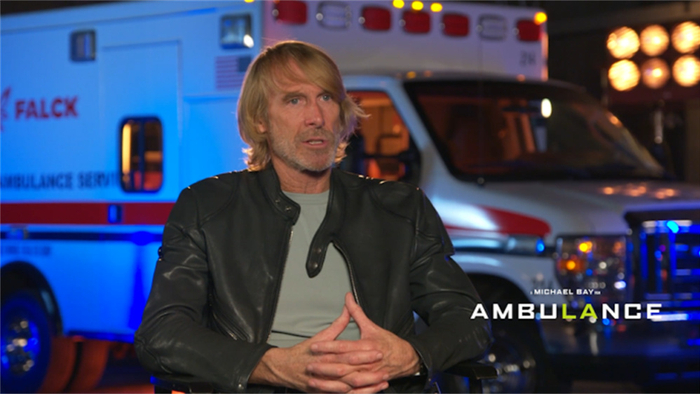 导演迈克尔·贝