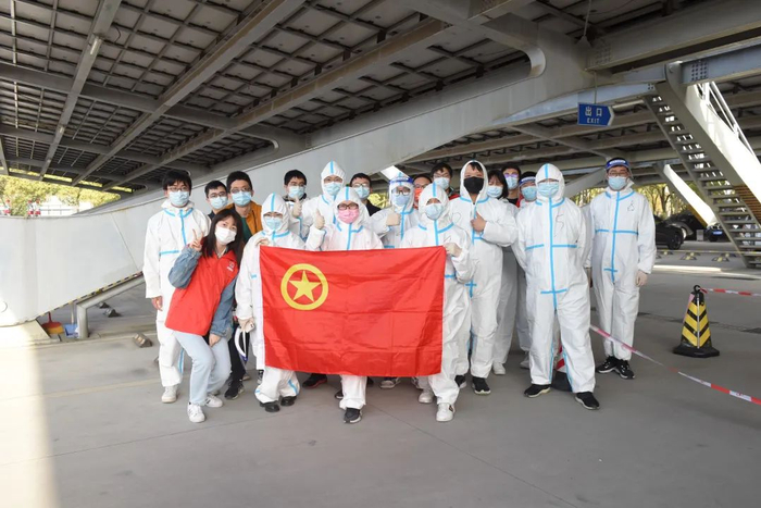 青年志愿服务团队参与核酸检测