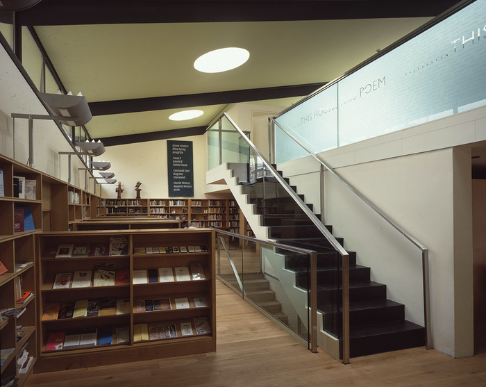 苏格兰诗歌图书馆内景