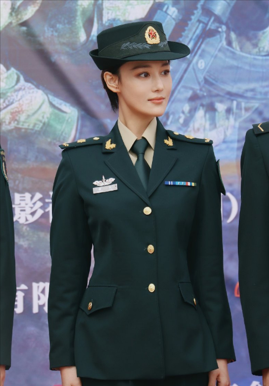 巾帼不让须眉,展现出了女军人风采,以下女星谁才符合女军人形象|军装|军人|形象|须眉|殷桃_新浪新闻