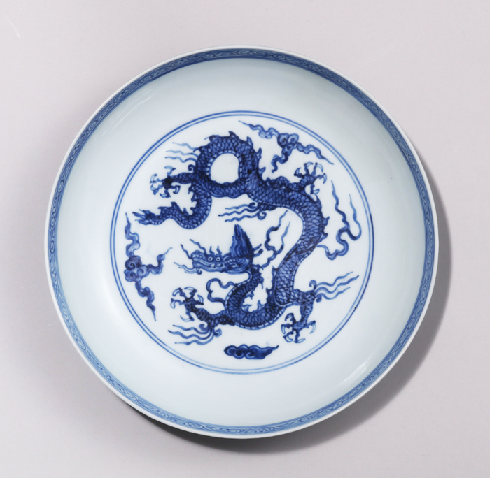 明弘治 青花内壬字云纹外龙纹盘 “大明弘治年制”款