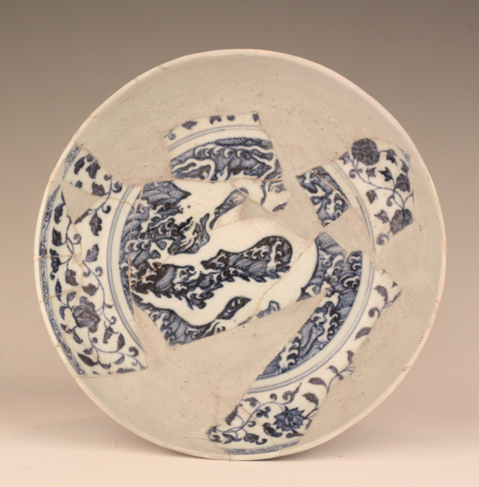 明永乐 青花海水锥白龙纹盘 1993年御窑珠山出土 景德镇御窑博物馆藏