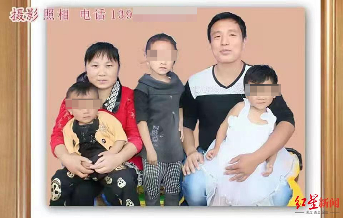 ▲陈超产夫妇生前一家五口合影