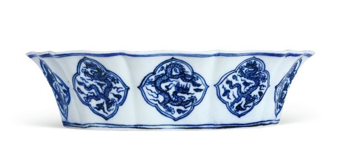 明宣德 青花云龙纹十棱葵瓣式洗 “大明宣德年制”款 十面灵璧山居旧藏