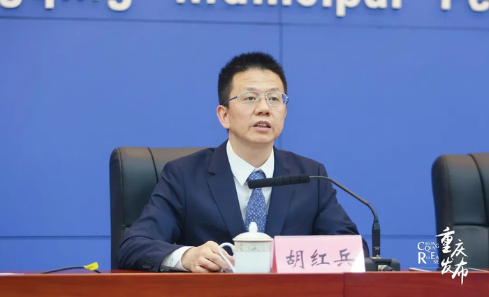 胡红兵介绍相关情况  李聪冲 摄