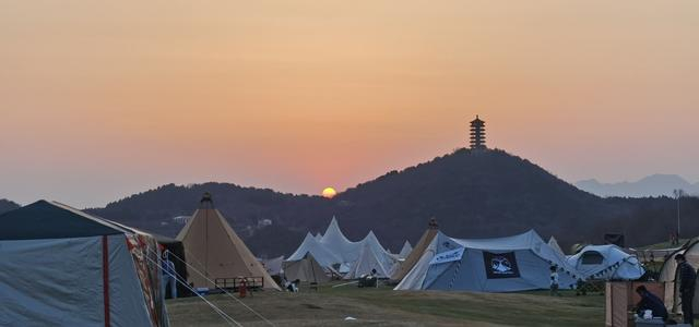 赵东阳的第一次露营体验（受访者供图）