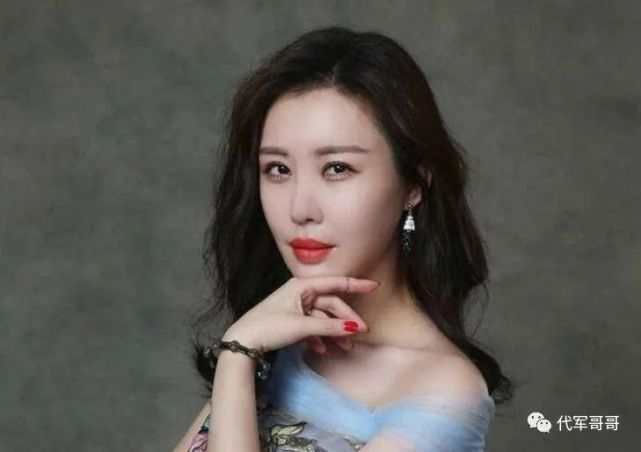 “才女”田朴珺:曾与富二代相恋,嫁给大30岁王石,41岁美如少女|富二代|田朴珺|王石