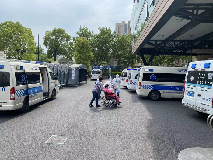 急诊多次单日接诊量超1000。