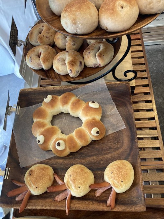 日本一家面包店开发的“生命之光吉祥物”面包。&nbsp; 推特截图