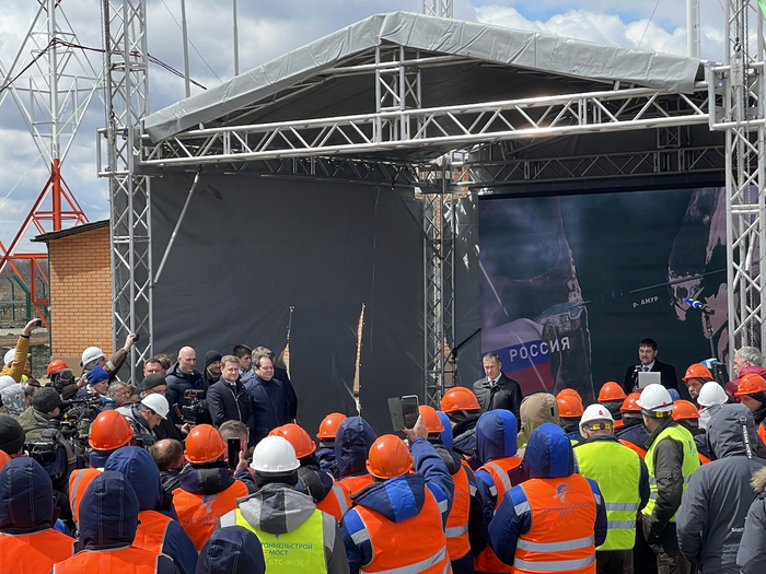 当地时间2022年4月27日，俄副总理兼总统驻远东联邦区全权代表尤里·特鲁特涅夫出席通车仪式。