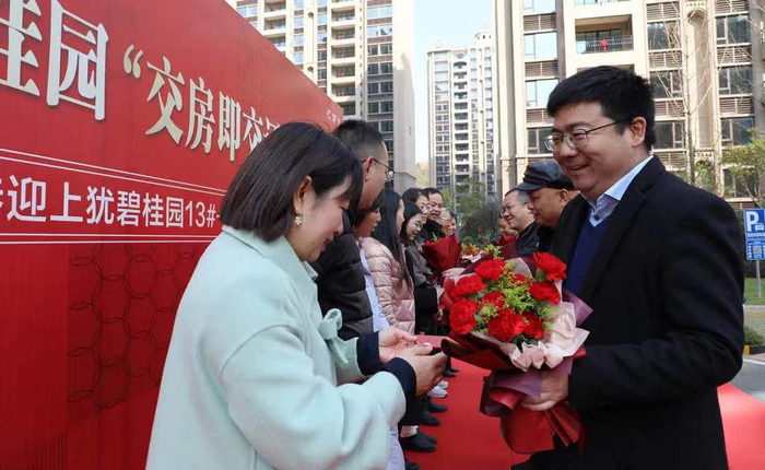 上犹碧桂园“交房即交证”现场