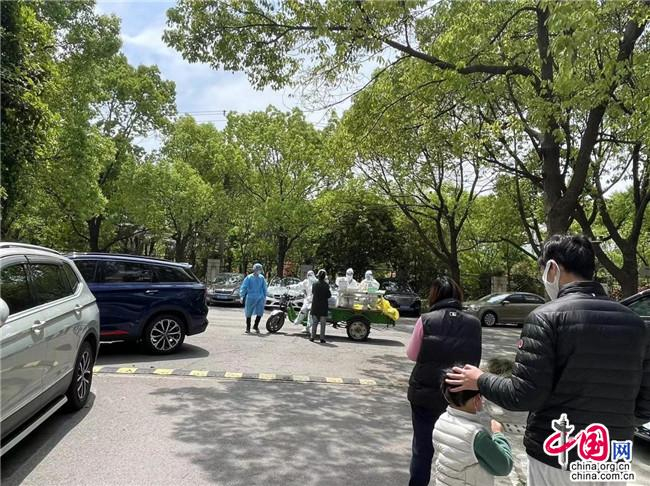 小区内的移动核酸点（图片由受访者提供）