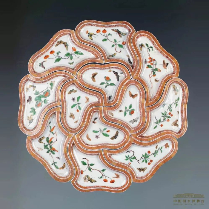 清 康熙 《五彩描金花蝶纹攒盘》中国国家博物馆藏