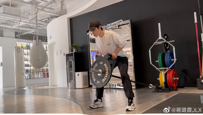 生活中，蒋璐霞一直有健身的习惯。  图片来自其微博